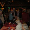 Rondlopen en praatjes maken (het is wat donker)